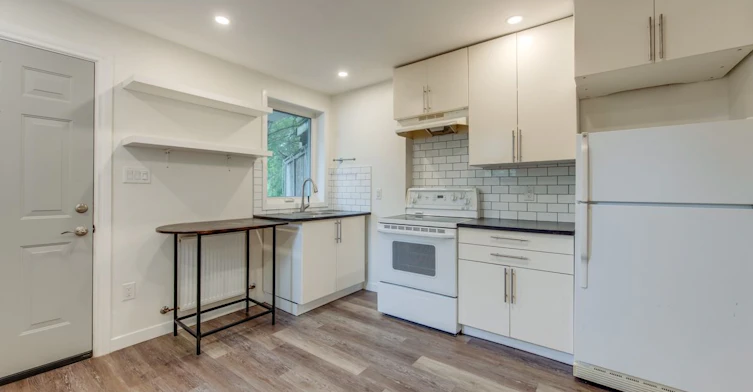 Main-233 Kingston Road, Toronto, ON, M4L 1T5