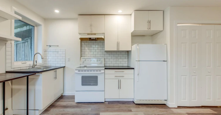 Main-233 Kingston Road, Toronto, ON, M4L 1T5 - 2