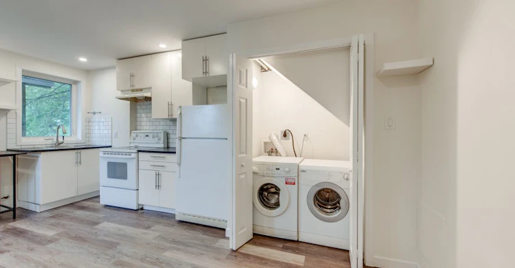 Main-233 Kingston Road, Toronto, ON, M4L 1T5 - 5