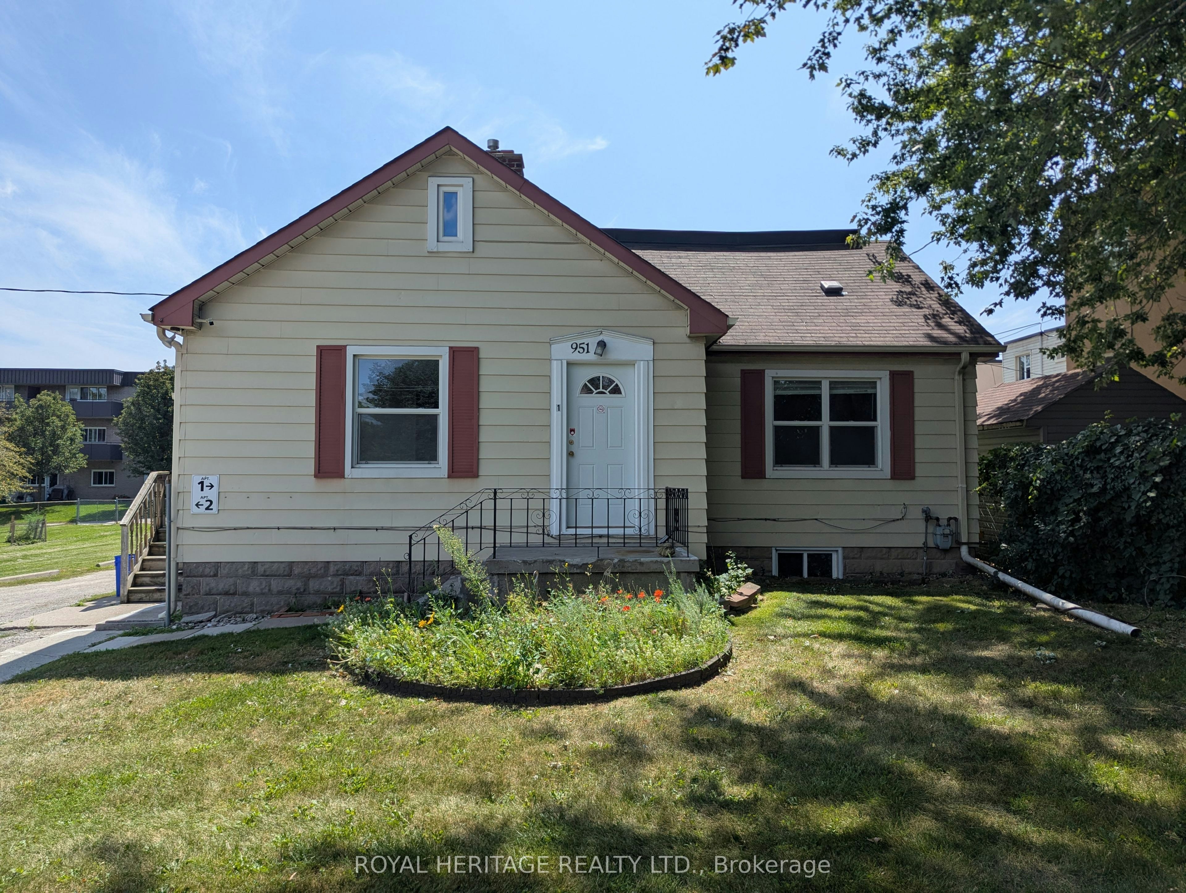 1-951 Dundas Street E, Whitby, ON, L1N 2K1