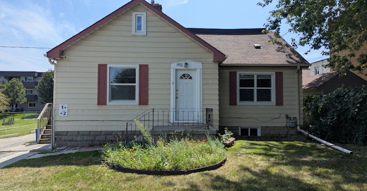 1-951 Dundas Street E, Whitby, ON, L1N 2K1