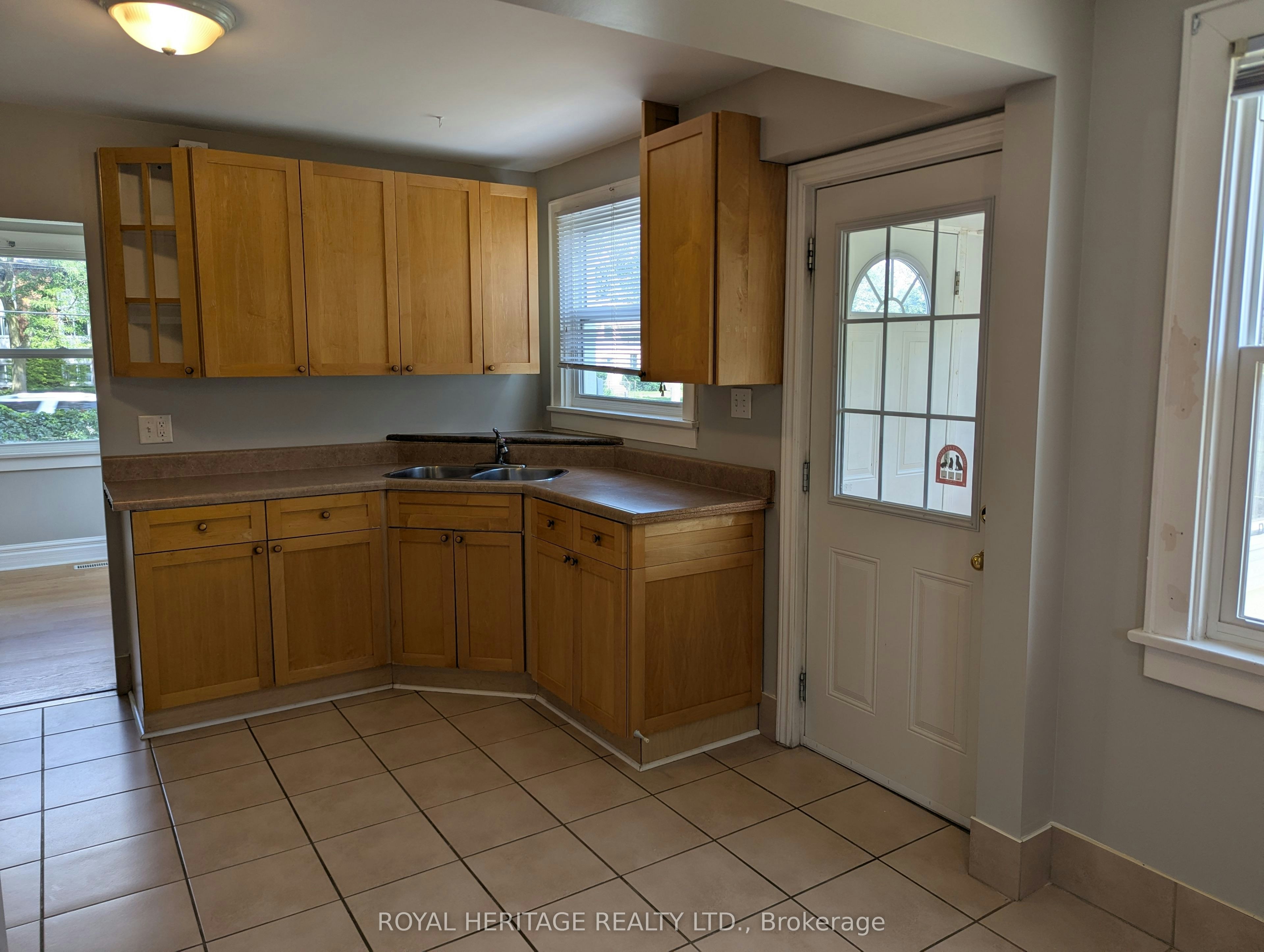 1-951 Dundas Street E, Whitby, ON, L1N 2K1 - 7