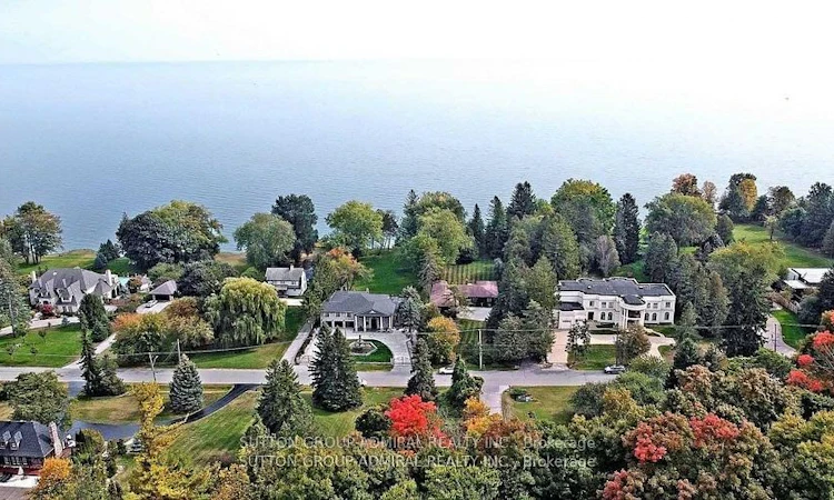 48 Meadowcliffe Drive