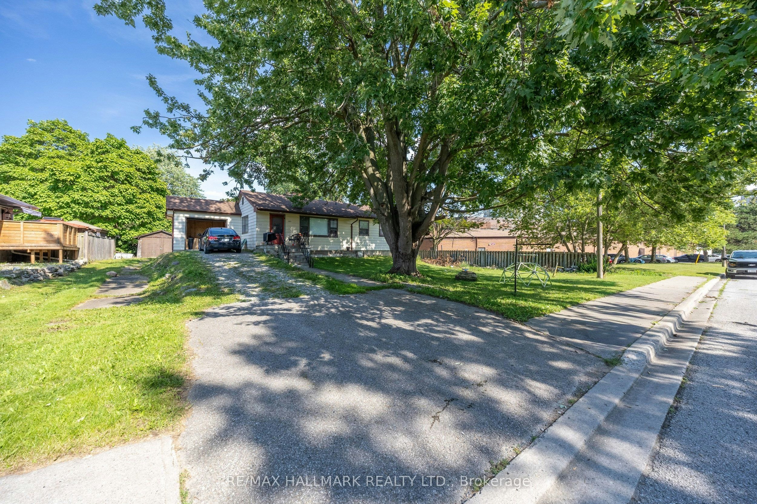 1911 Glenview Road, Pickering, ON, L1V 1W9