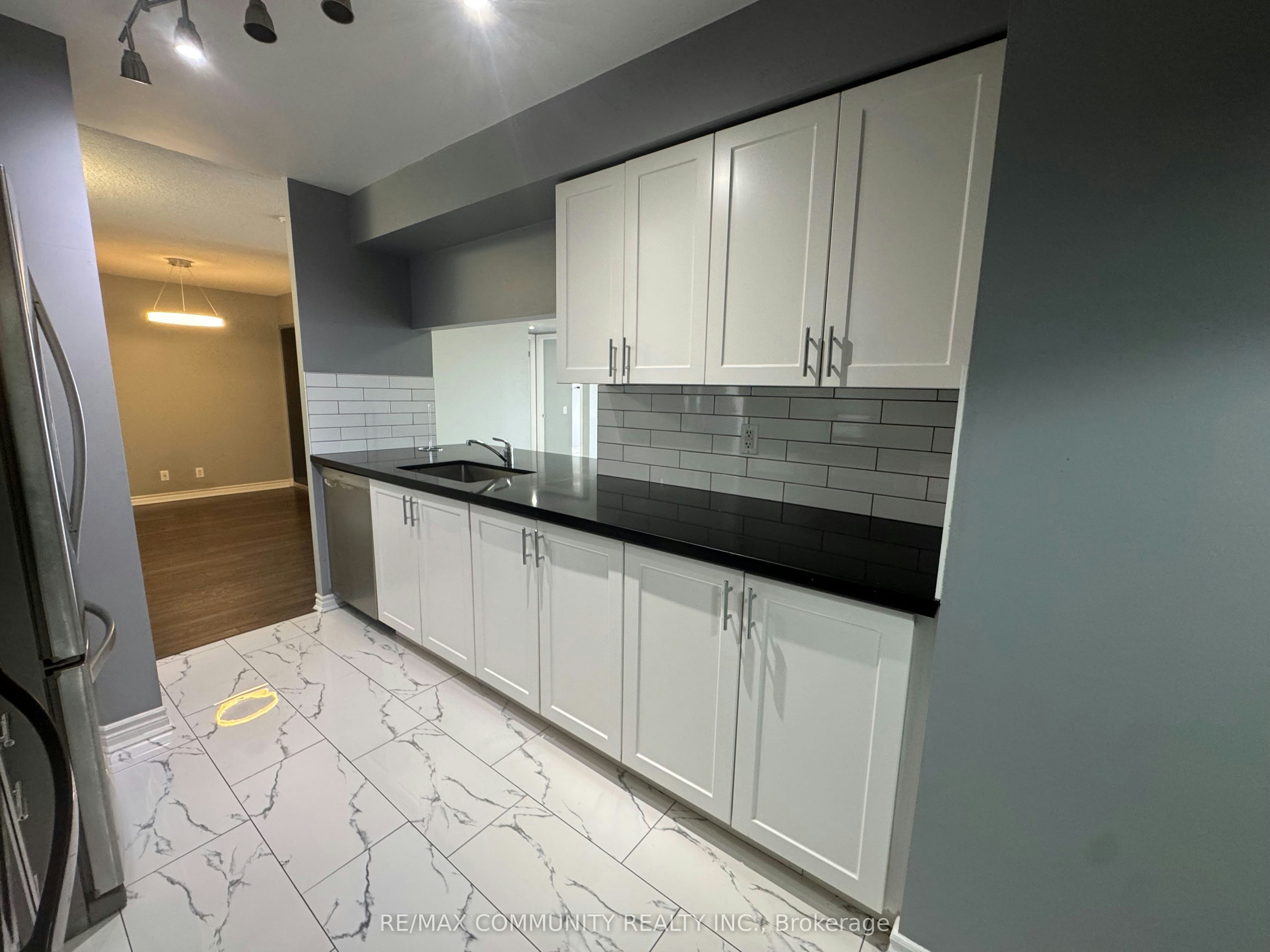 541-18 Mondeo Drive, Toronto, ON, M1P 5C8 - 18