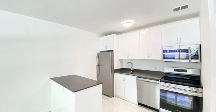 102-3111 Eglinton Avenue E, Toronto, ON, M1J 2G4 - 4
