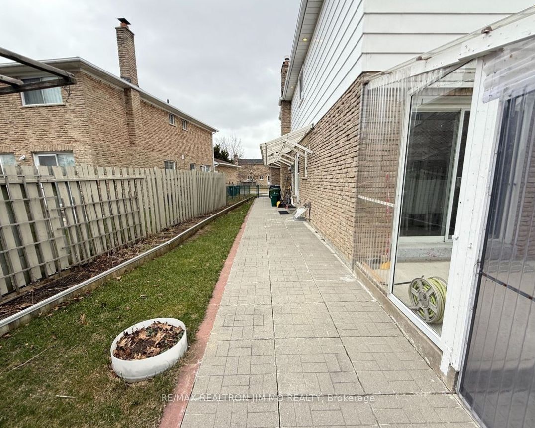 Lower-22 Hartleywood Drive, Toronto, ON, M1S 3N2 - 2