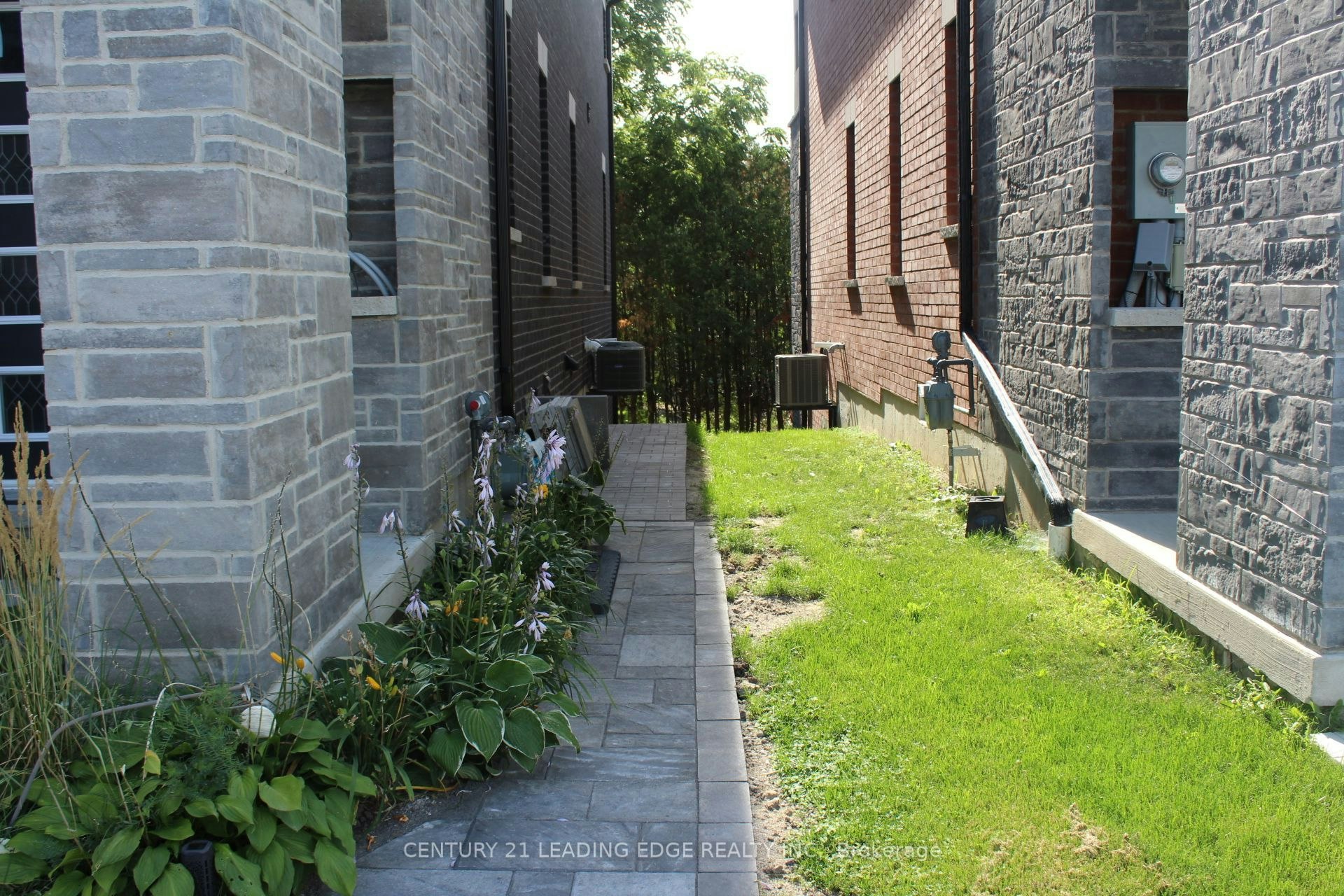 75 Pine Gate Place, Whitby, ON, L1R 0S2 - 2