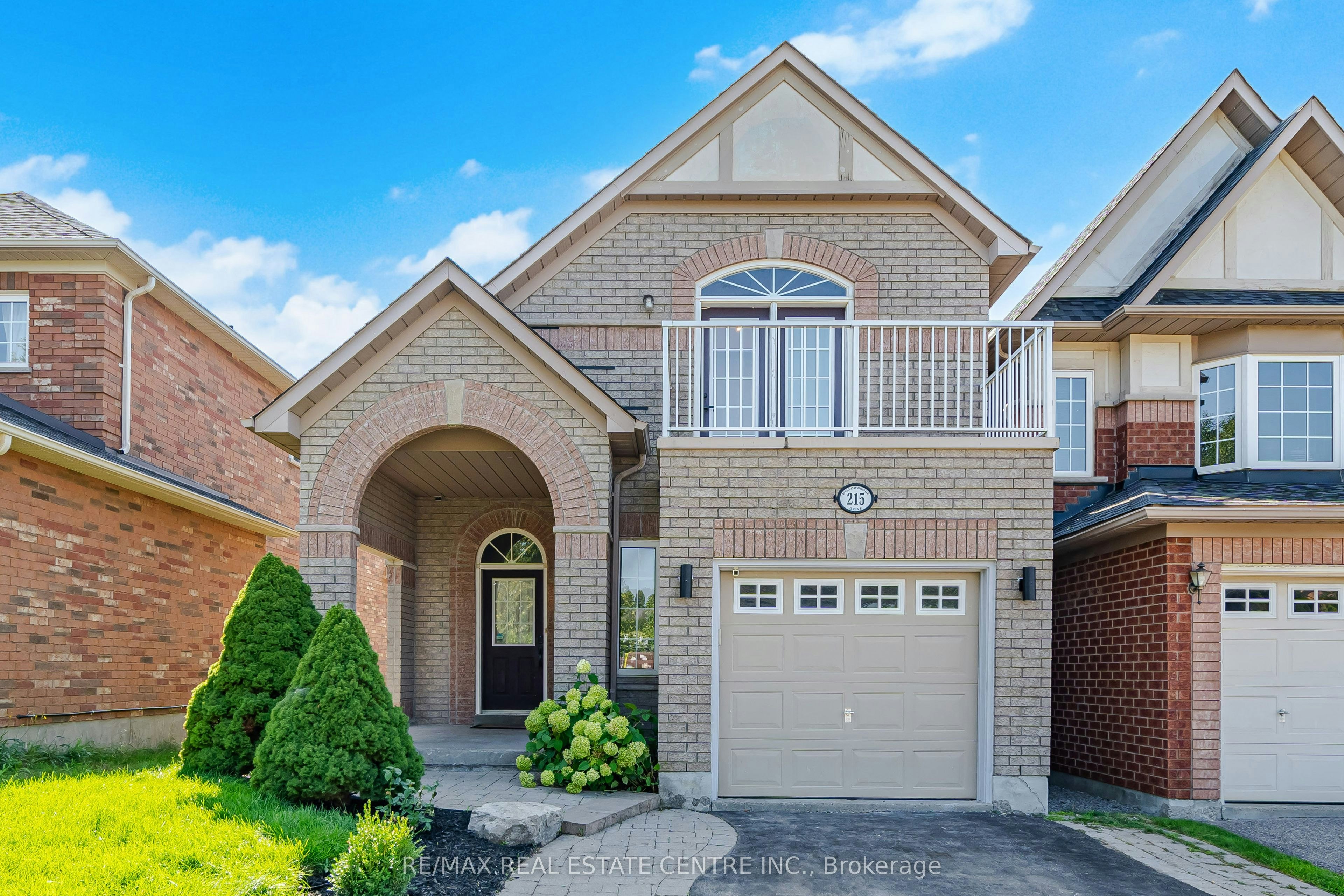 215 Willowbrook Drive, Whitby, ON, L1R 2Y7