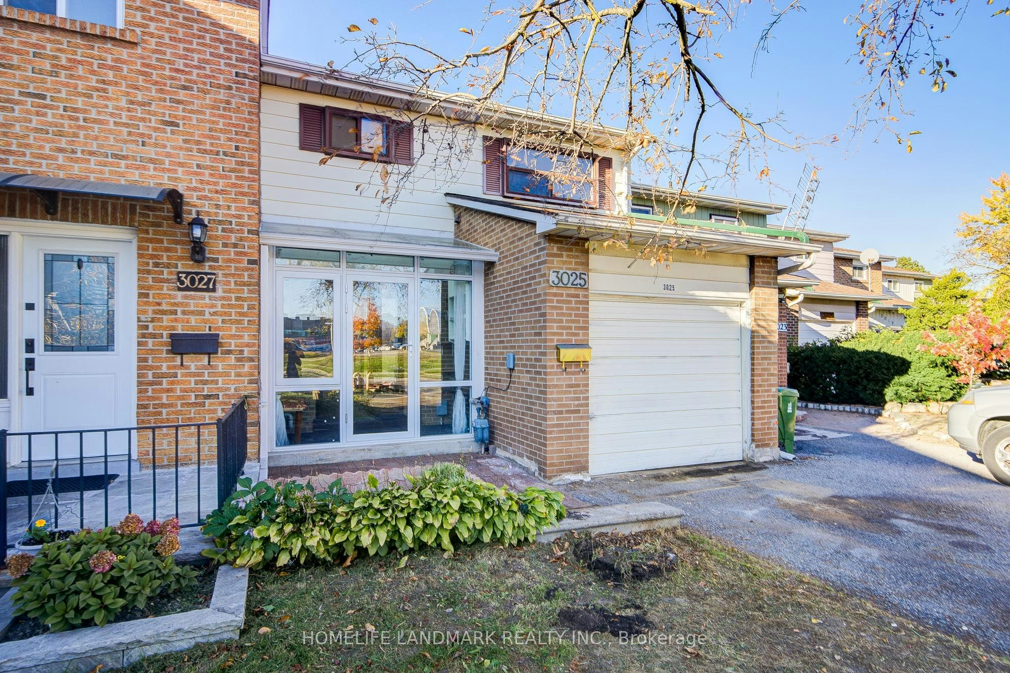 3025 Bridletowne Circle, Toronto, ON, M1W 2C9 - 2