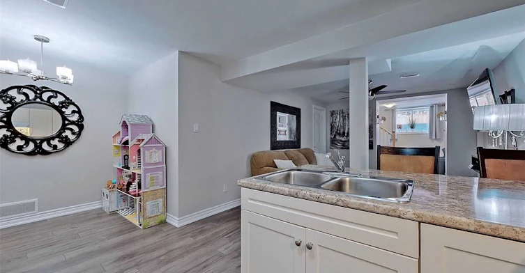 308 Elgin Street W, Oshawa, ON, L1J 2P3 - 4