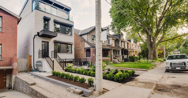 Lower-37 Milverton Boulevard, Toronto, ON, M4J 1T5 - 3