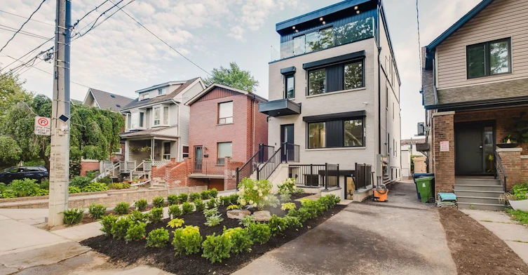 Lower-37 Milverton Boulevard, Toronto, ON, M4J 1T5 - 2