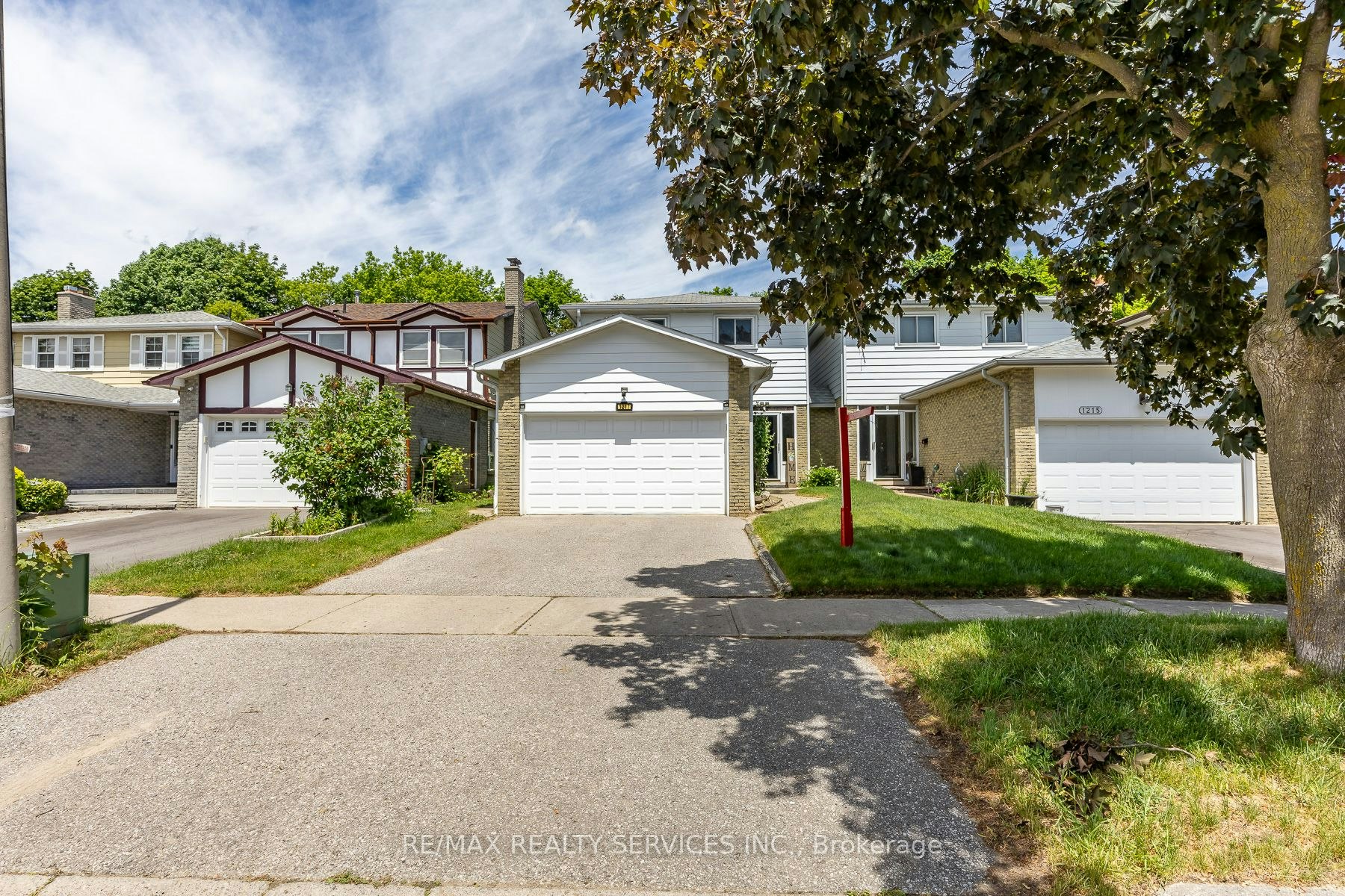 1217 Gloucester Square, Pickering, ON, L1V 3P7