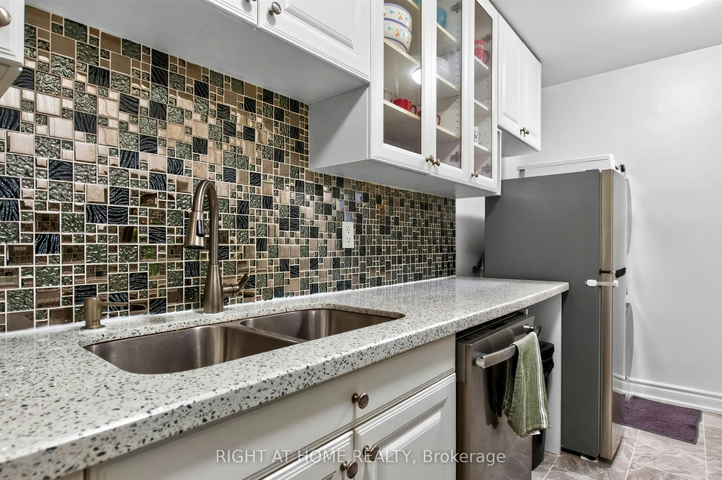 2407-3 Massey Square, Toronto, ON, M4C 5L5 - 8