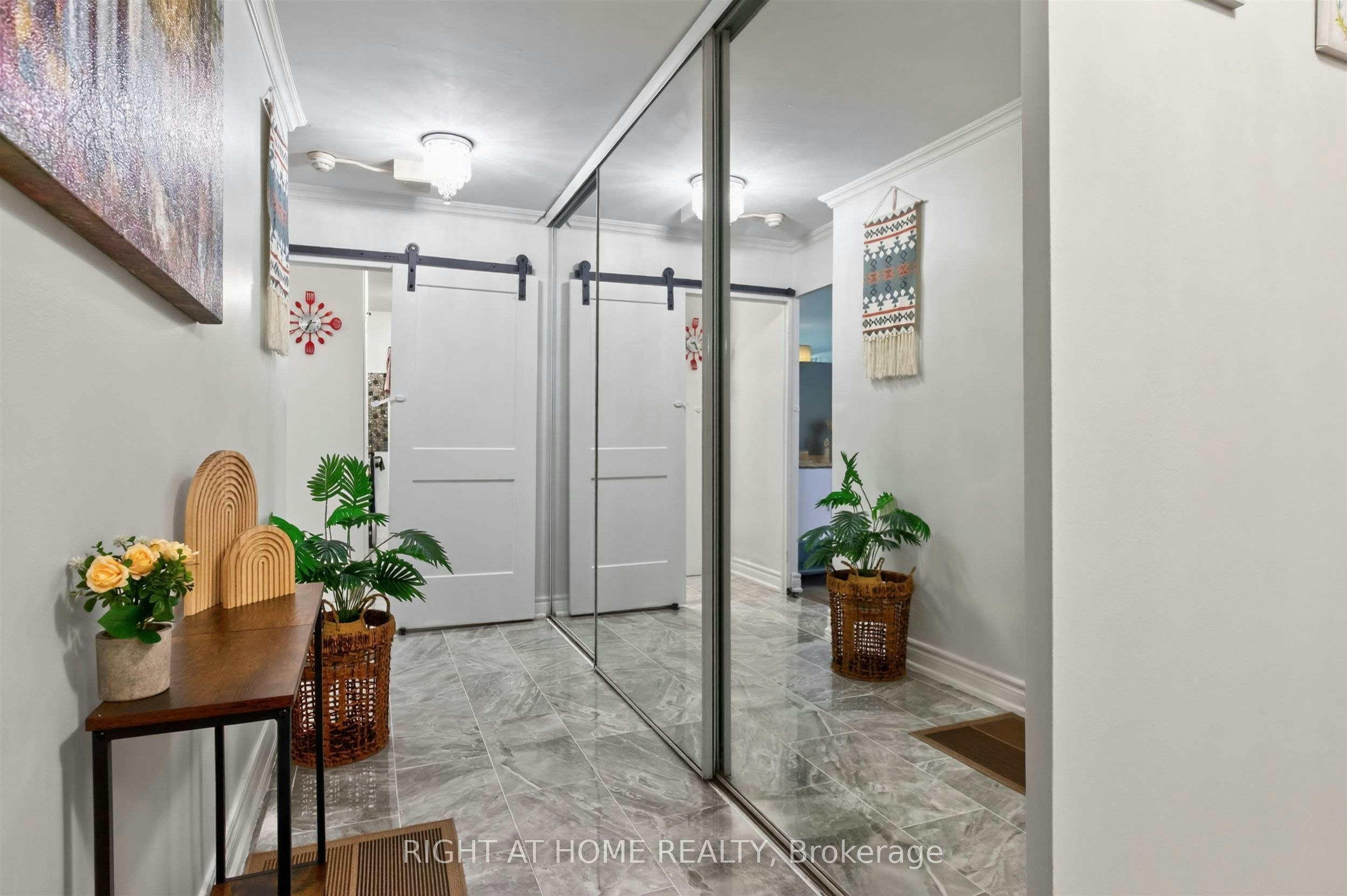2407-3 Massey Square, Toronto, ON, M4C 5L5 - 5