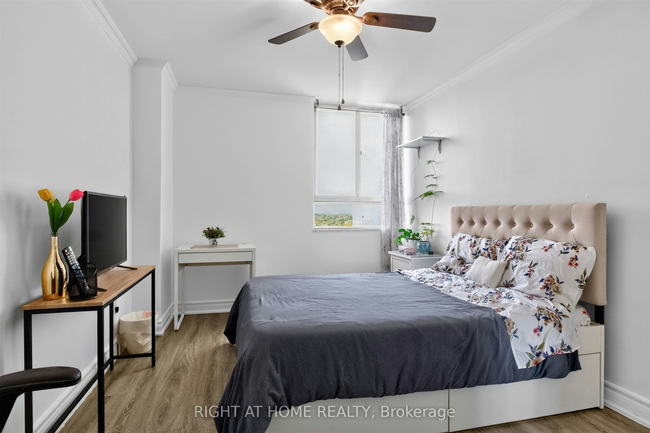 2407-3 Massey Square, Toronto, ON, M4C 5L5 - 19