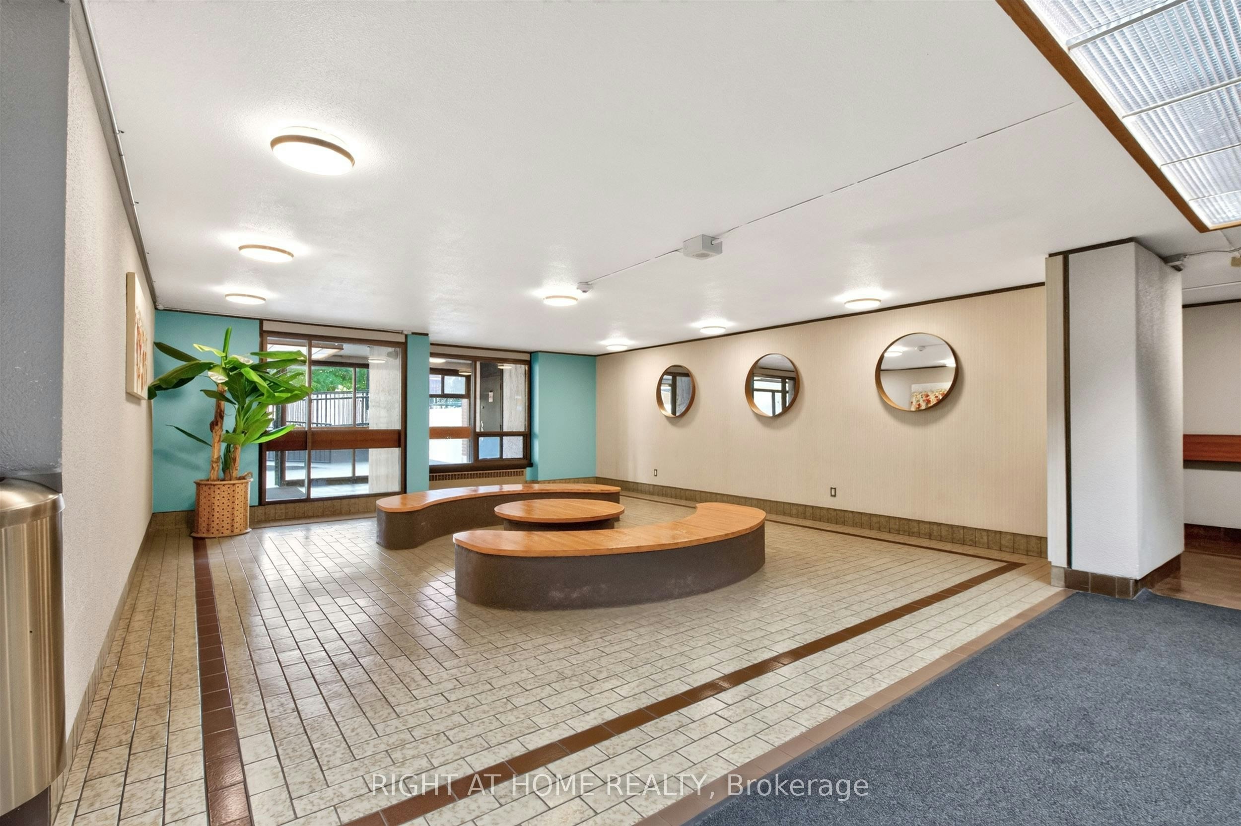 2407-3 Massey Square, Toronto, ON, M4C 5L5 - 28