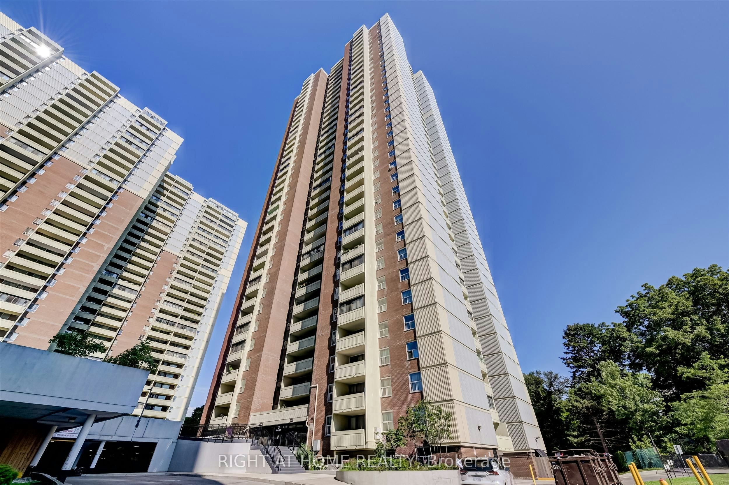 2407-3 Massey Square, Toronto, ON, M4C 5L5 - 4