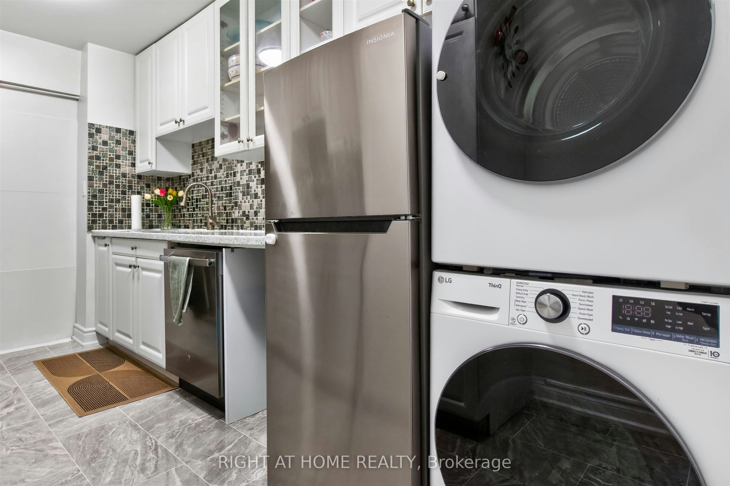 2407-3 Massey Square, Toronto, ON, M4C 5L5 - 25