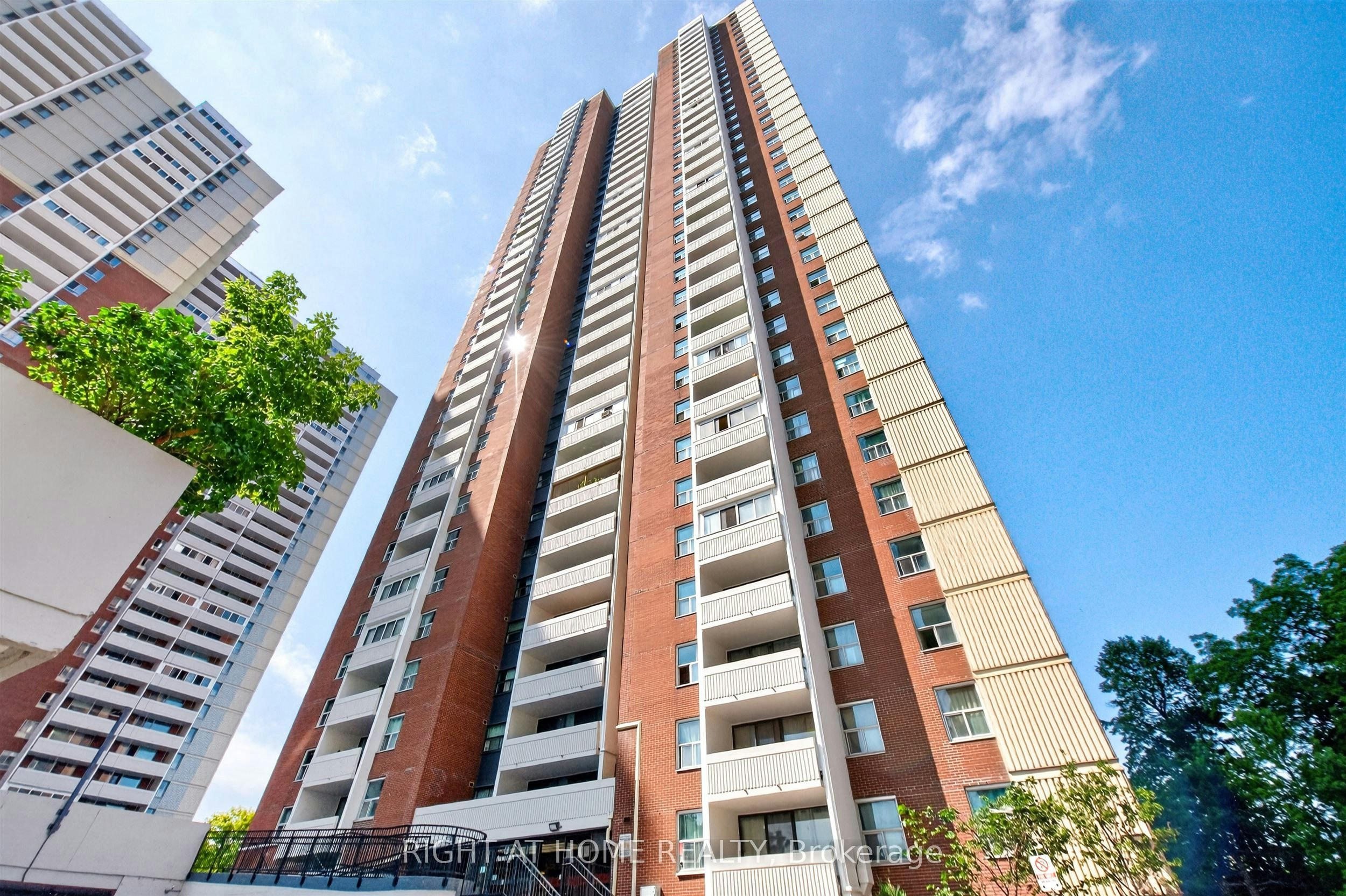2407-3 Massey Square, Toronto, ON, M4C 5L5 - 3