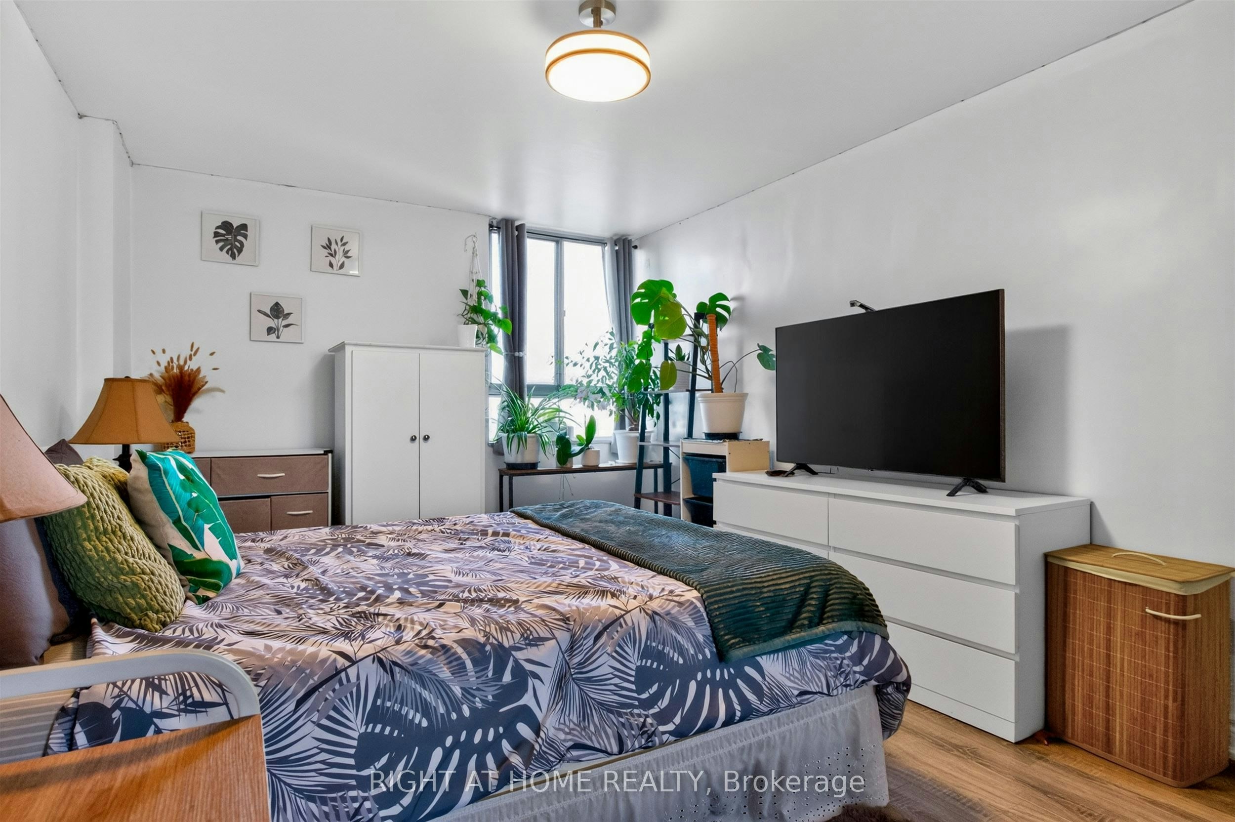 2407-3 Massey Square, Toronto, ON, M4C 5L5 - 16