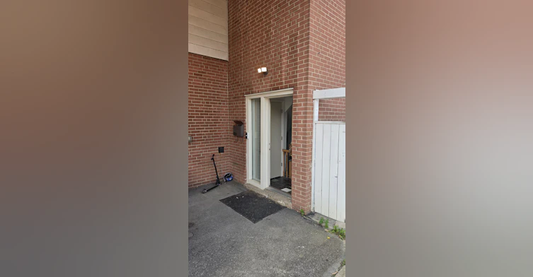 ROOM 2-888 Krosno Boulevard, Pickering, ON, L1W 1H4 - 2