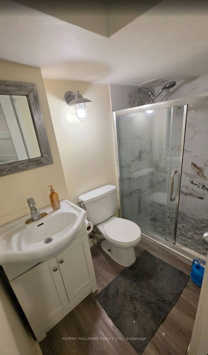 ROOM 2-888 Krosno Boulevard, Pickering, ON, L1W 1H4