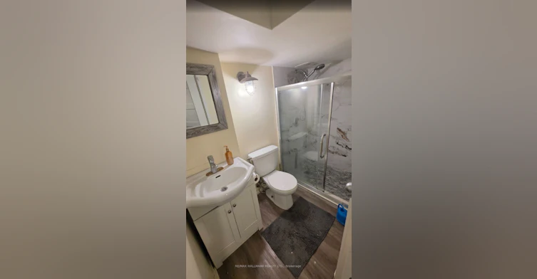ROOM 2-888 Krosno Boulevard, Pickering, ON, L1W 1H4