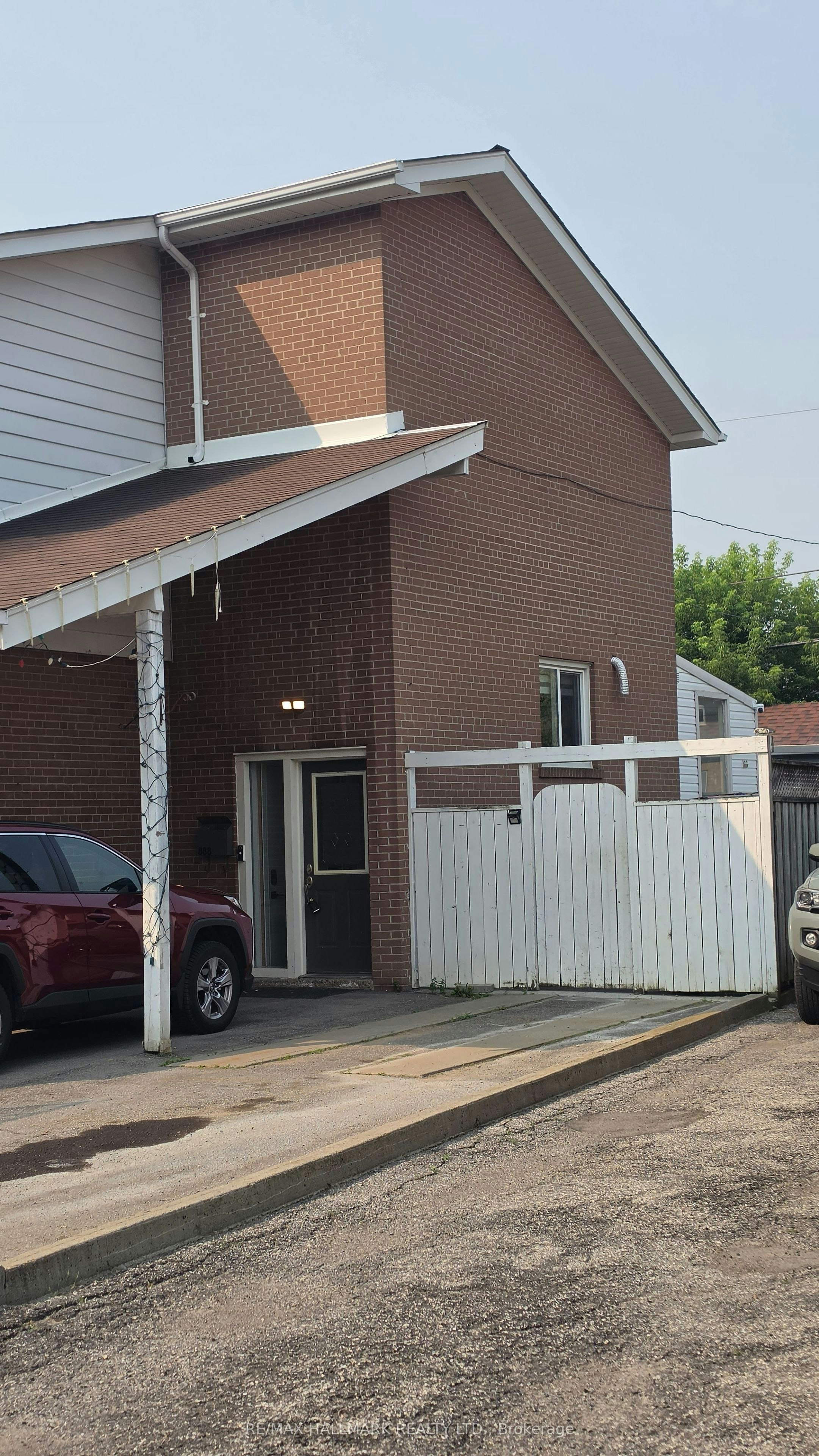 ROOM 2-888 Krosno Boulevard, Pickering, ON, L1W 1H4