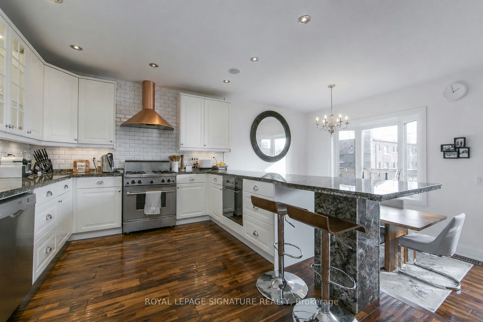 15 Battenberg Avenue, Toronto, ON, M4L 1J7 - 9
