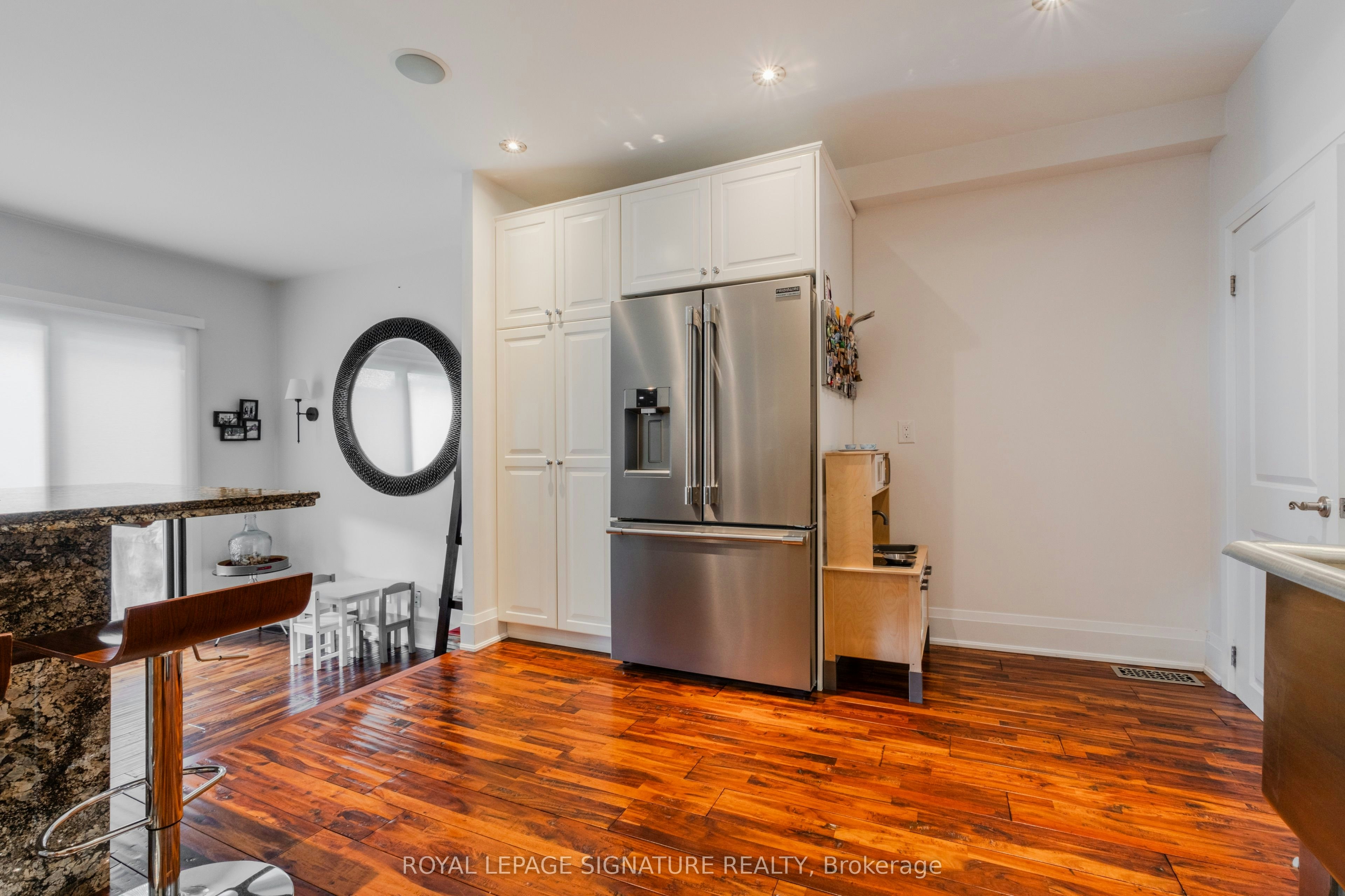 15 Battenberg Avenue, Toronto, ON, M4L 1J7 - 10