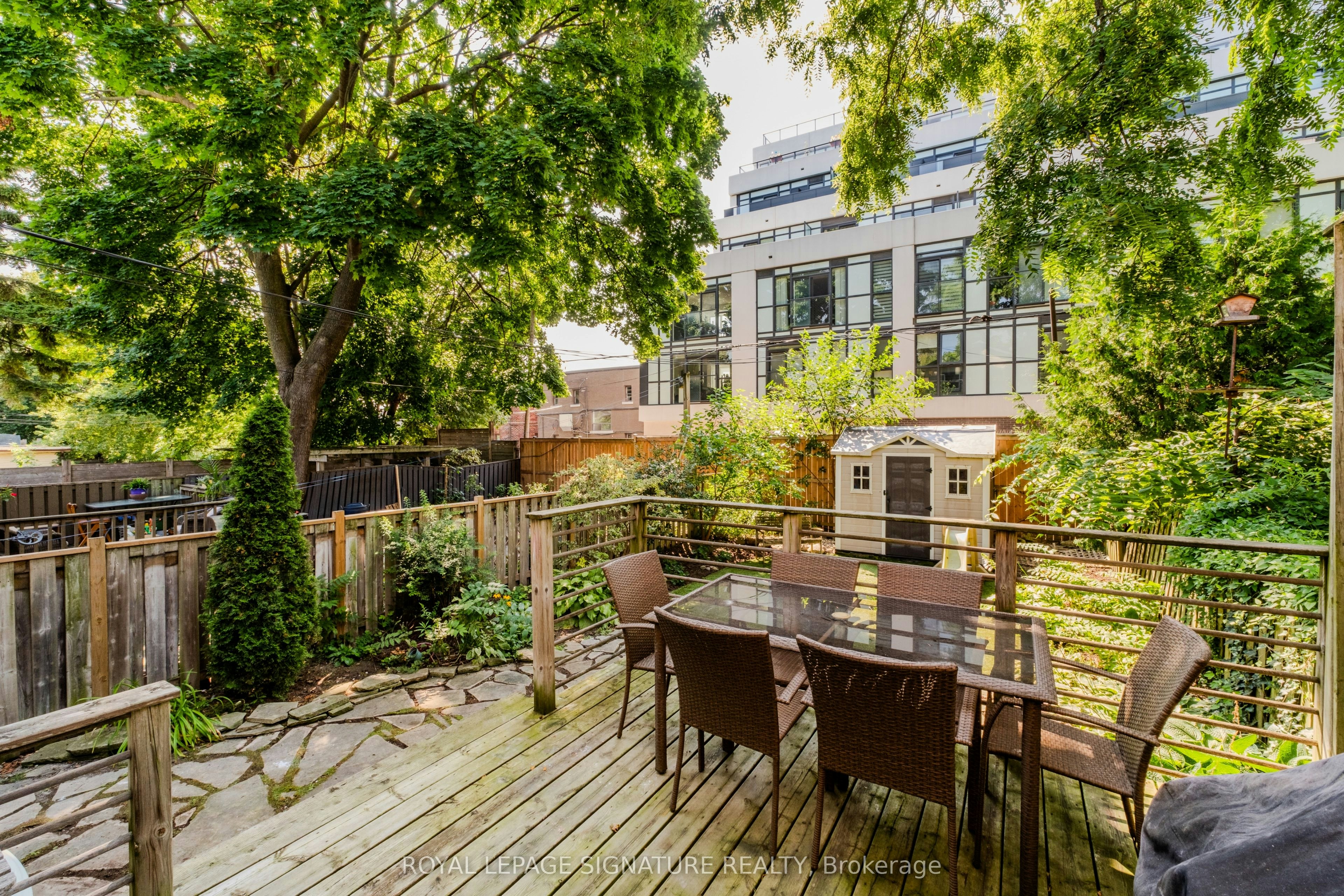 15 Battenberg Avenue, Toronto, ON, M4L 1J7 - 21