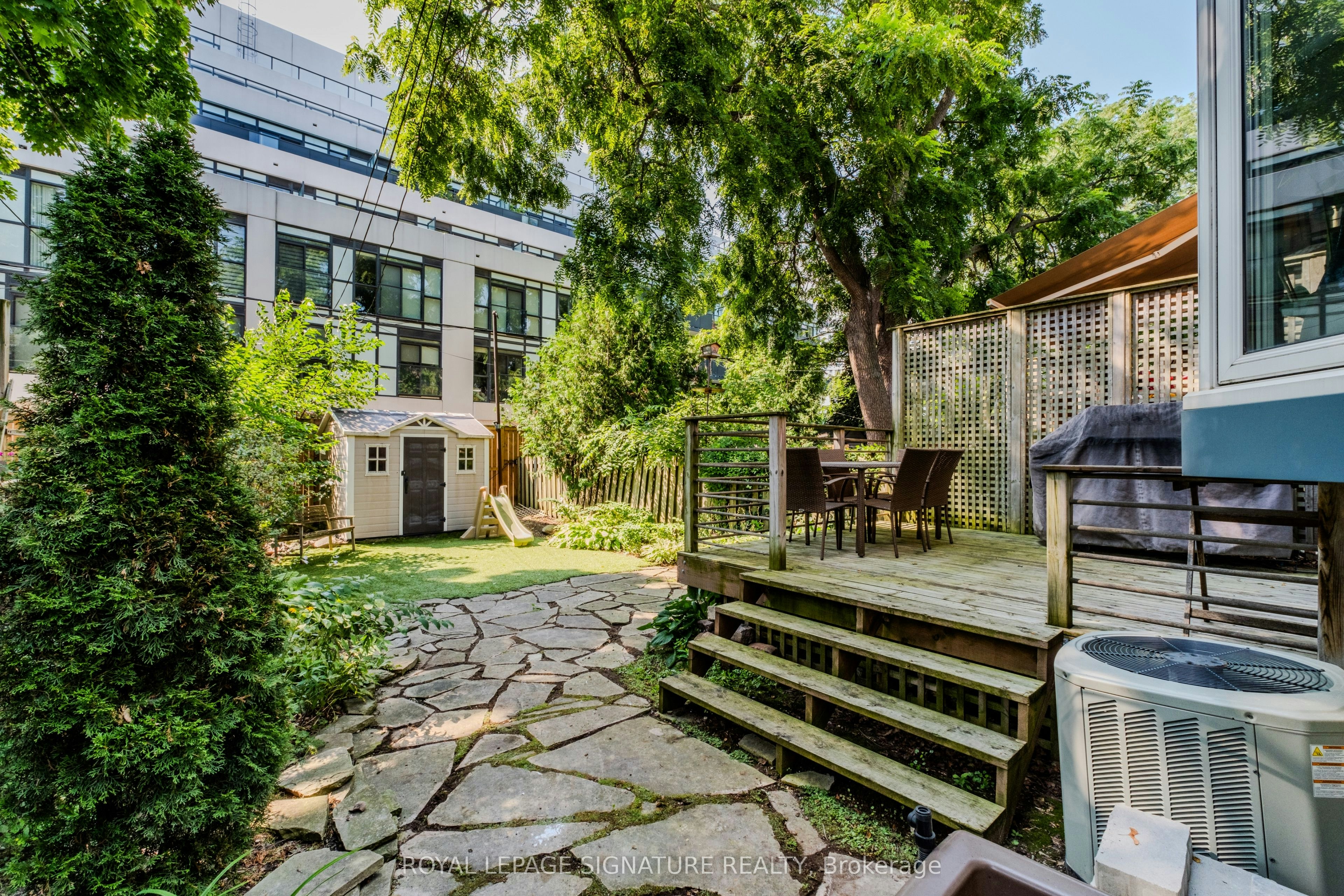 15 Battenberg Avenue, Toronto, ON, M4L 1J7 - 22