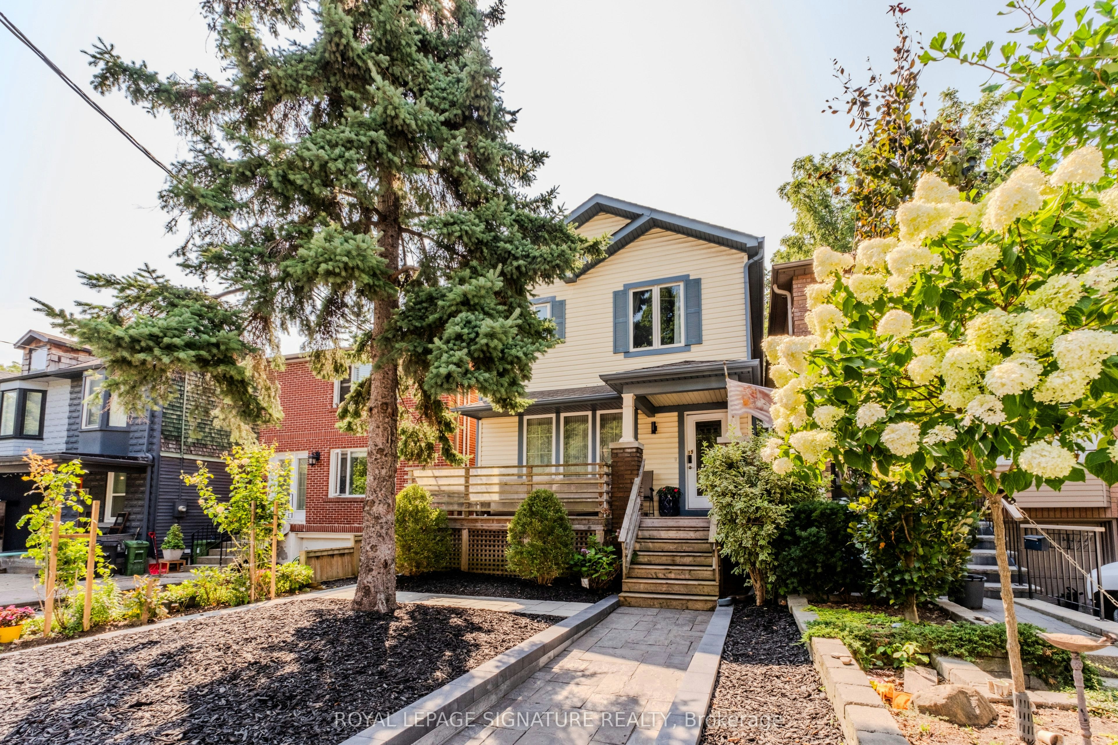 15 Battenberg Avenue, Toronto, ON, M4L 1J7