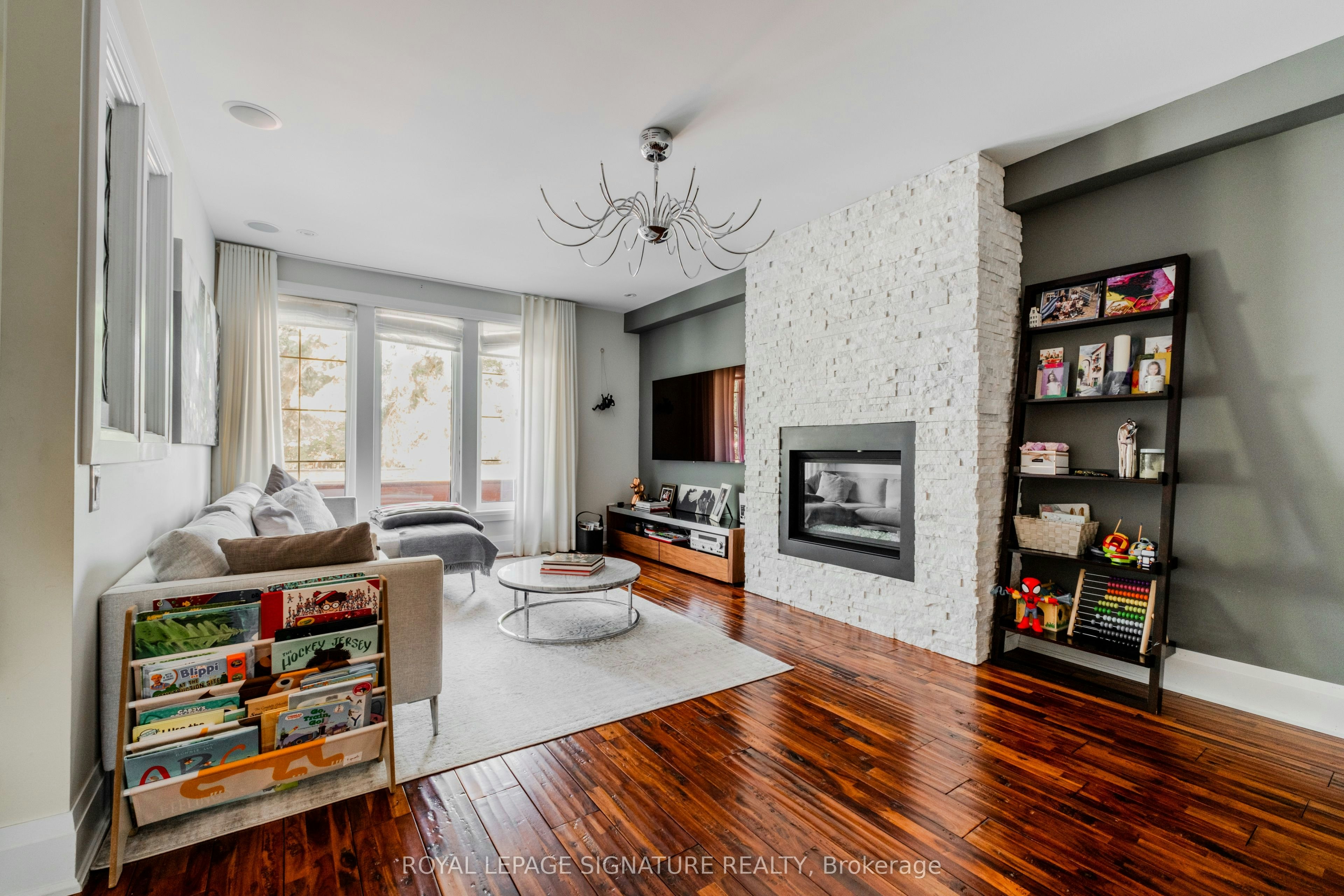 15 Battenberg Avenue, Toronto, ON, M4L 1J7 - 7