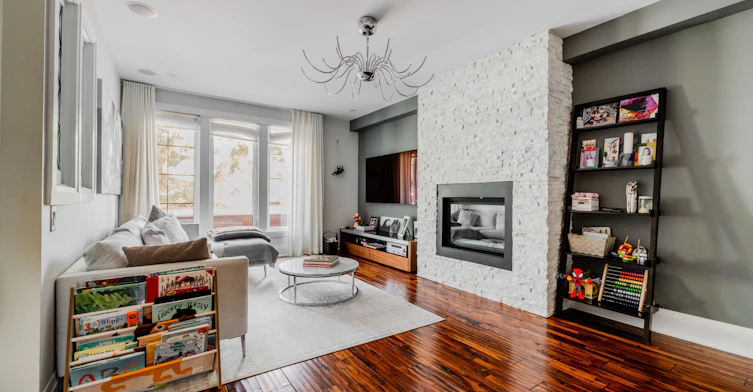 15 Battenberg Avenue, Toronto, ON, M4L 1J7 - 7