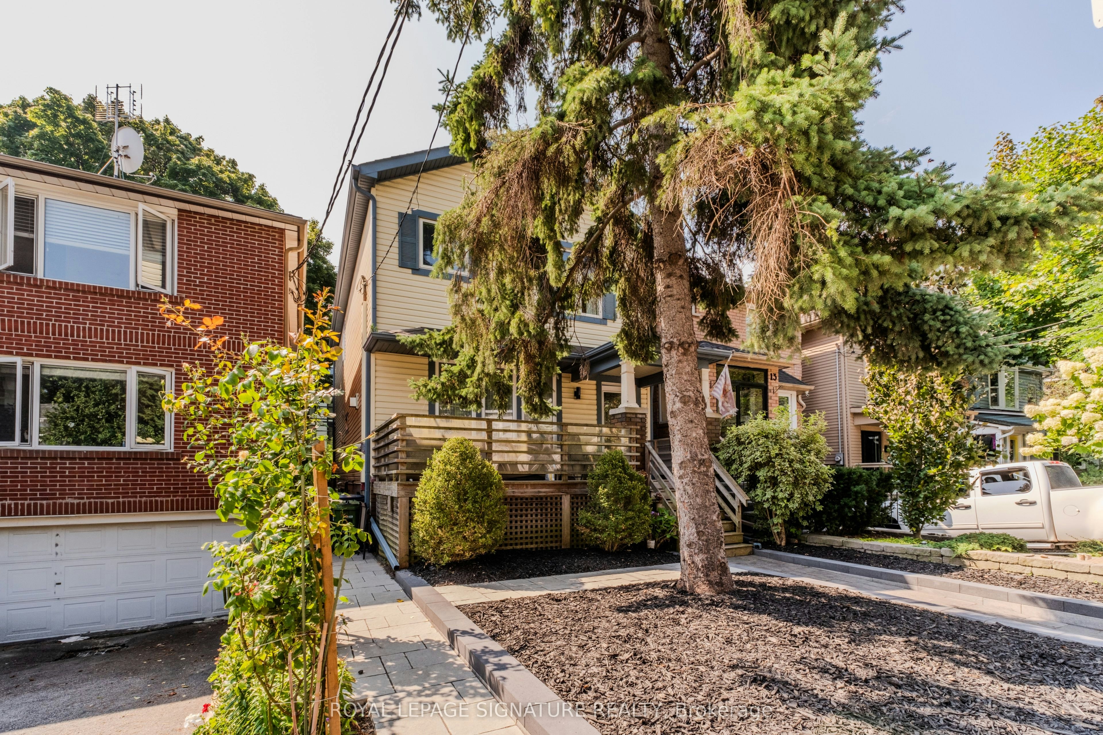 15 Battenberg Avenue, Toronto, ON, M4L 1J7 - 3