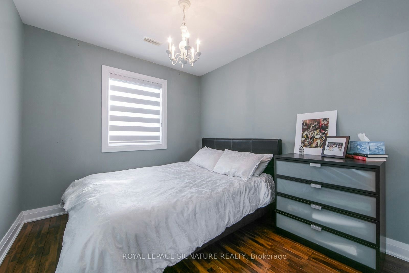 15 Battenberg Avenue, Toronto, ON, M4L 1J7 - 15