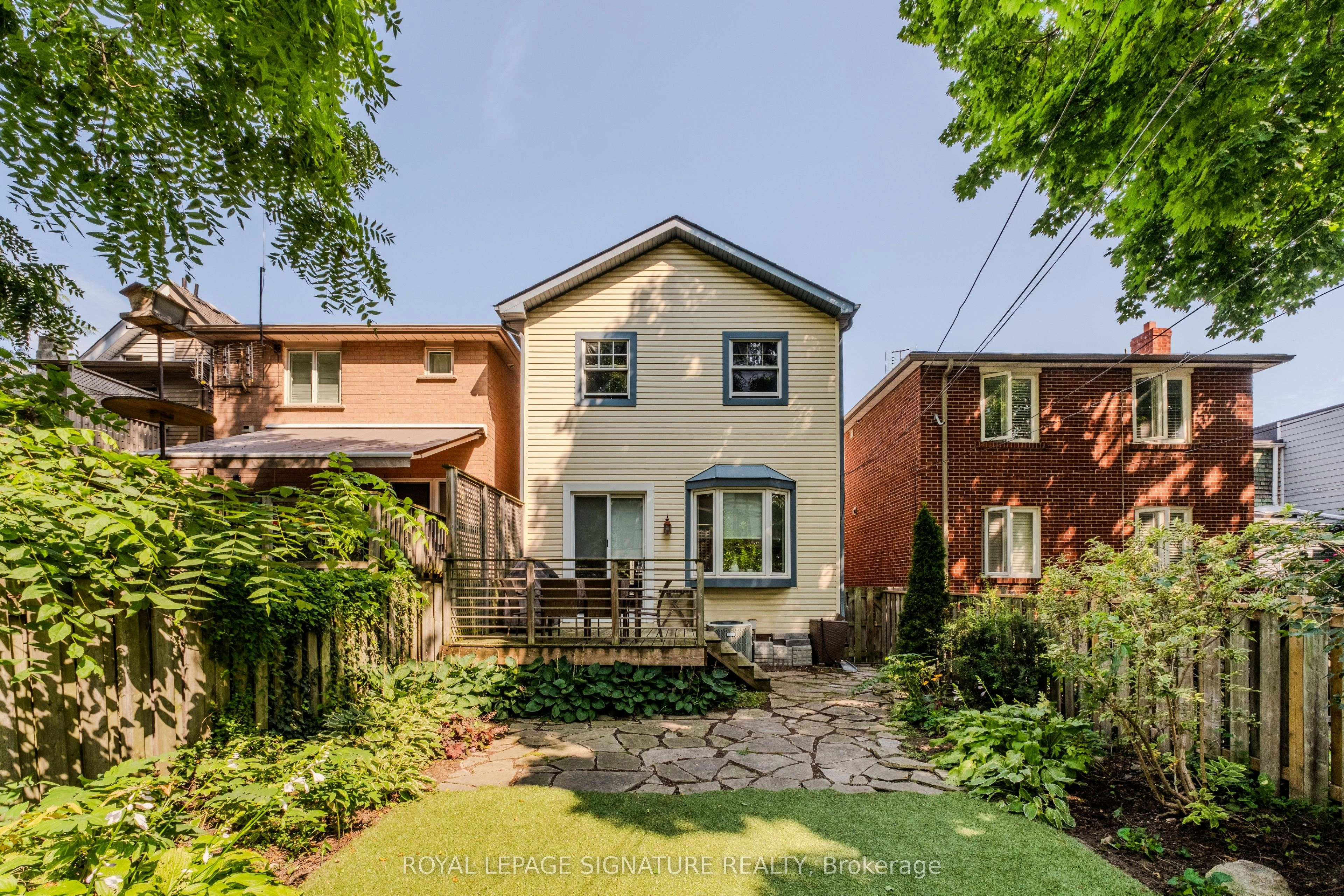 15 Battenberg Avenue, Toronto, ON, M4L 1J7 - 23