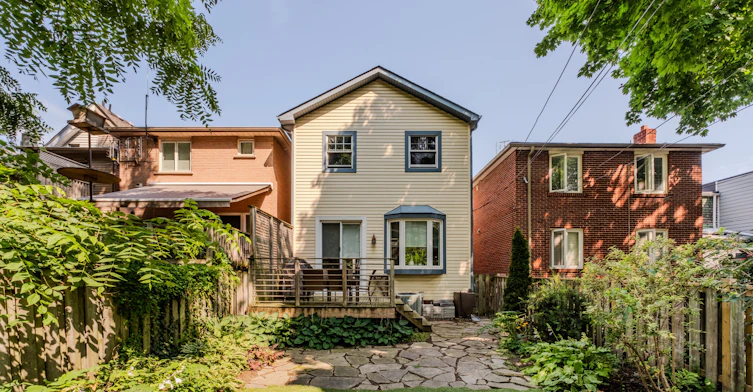 15 Battenberg Avenue, Toronto, ON, M4L 1J7 - 23