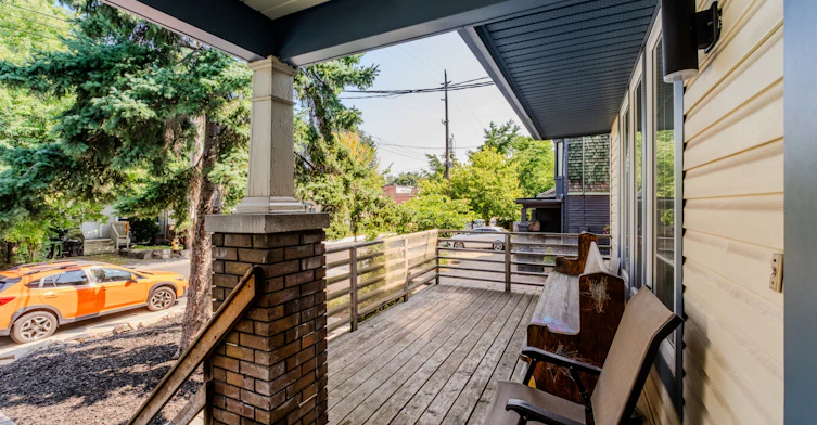 15 Battenberg Avenue, Toronto, ON, M4L 1J7 - 5
