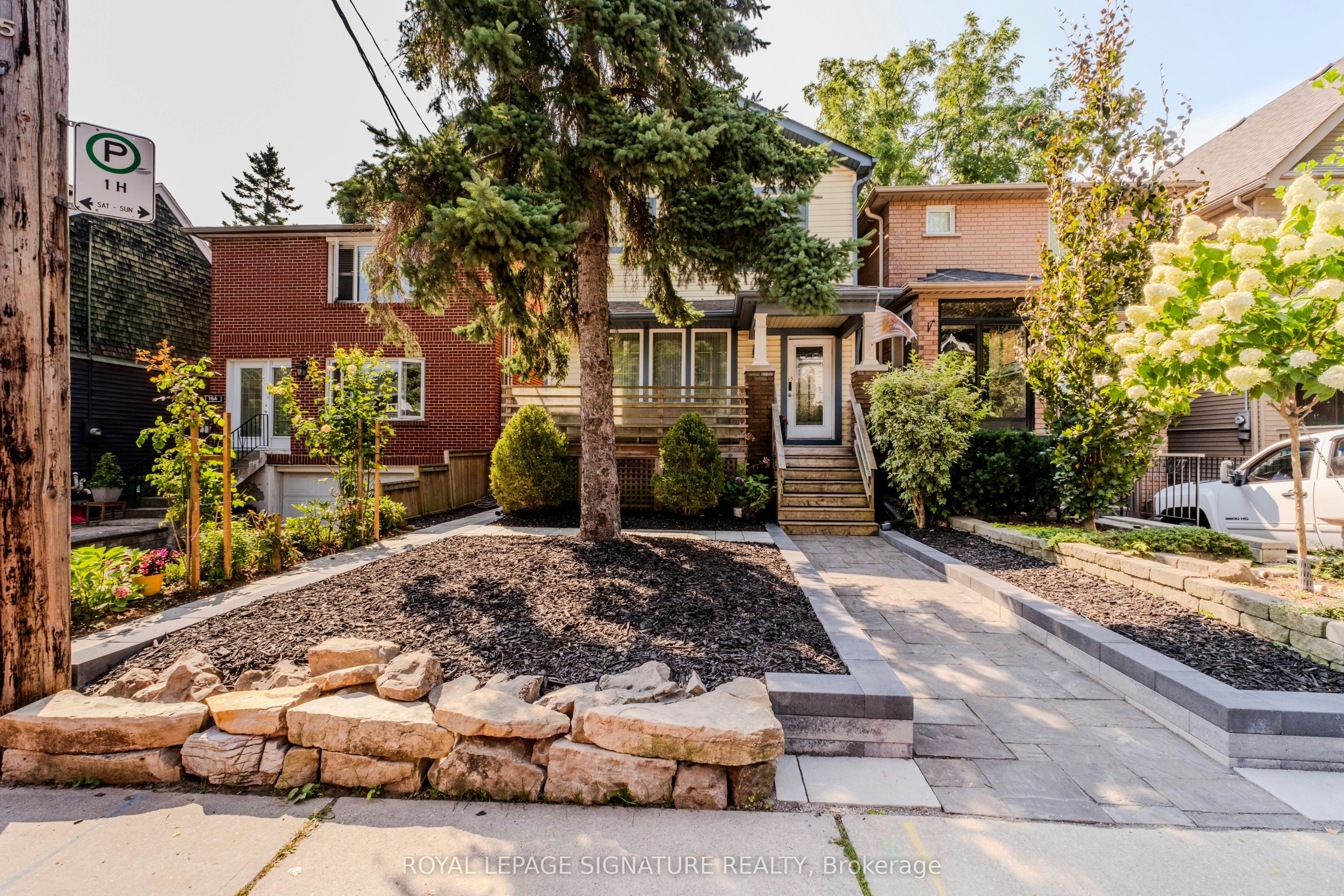 15 Battenberg Avenue, Toronto, ON, M4L 1J7 - 2