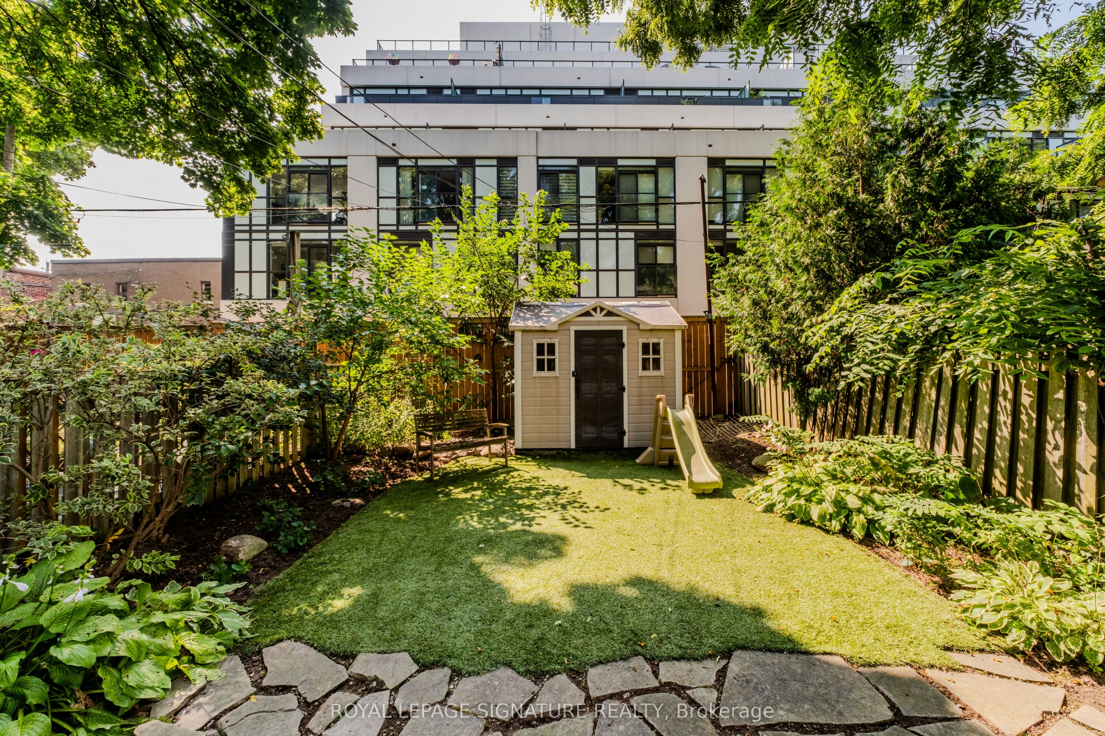 15 Battenberg Avenue, Toronto, ON, M4L 1J7 - 24