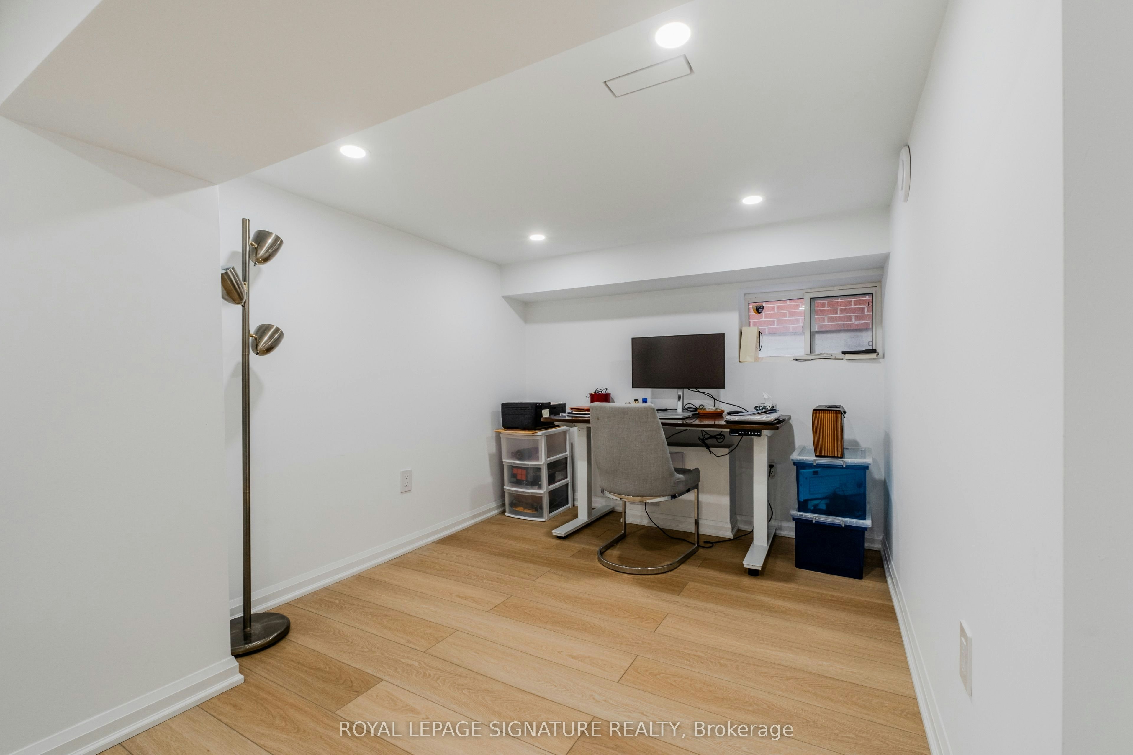 15 Battenberg Avenue, Toronto, ON, M4L 1J7 - 20
