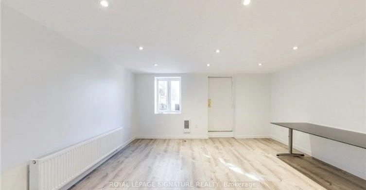 Lower-22 Curzon Street, Toronto, ON, M4M 3B4 - 11