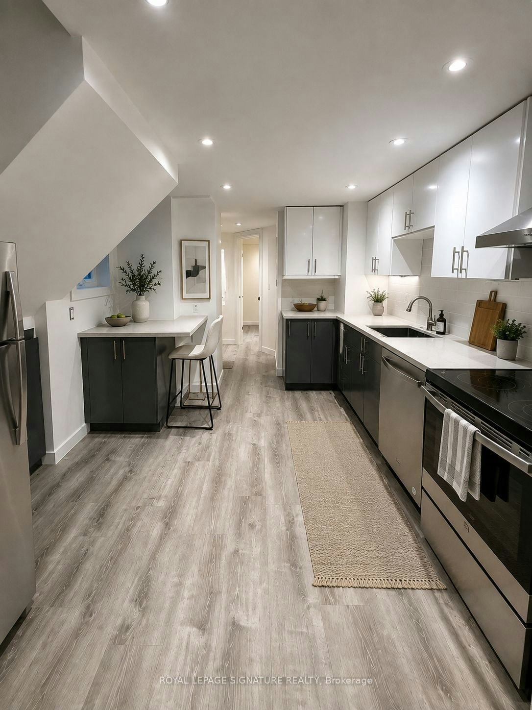 Lower-22 Curzon Street, Toronto, ON, M4M 3B4 - 2