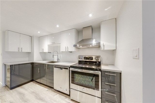 Lower-22 Curzon Street, Toronto, ON, M4M 3B4 - 7