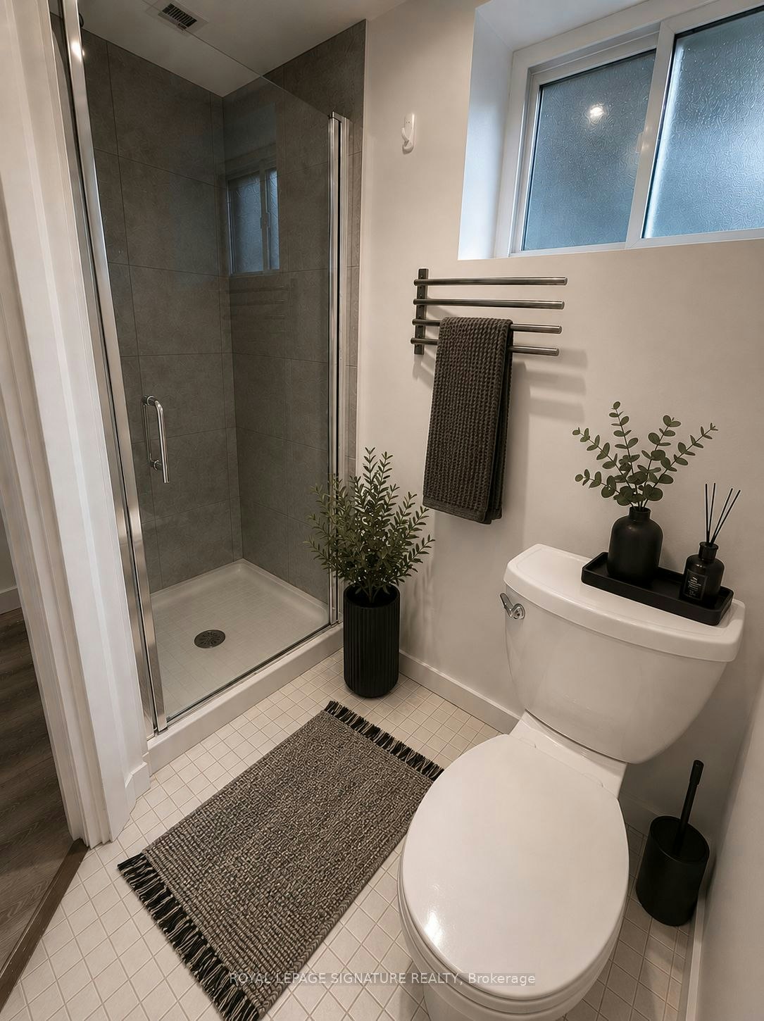 Lower-22 Curzon Street, Toronto, ON, M4M 3B4 - 4