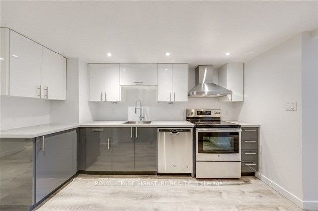 Lower-22 Curzon Street, Toronto, ON, M4M 3B4 - 8